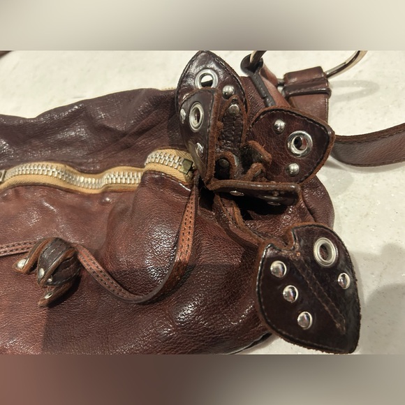 Beautiful vintage brown leather MIU MIU bag. Long brown strap. Zipper closure - Picture 5 of 14